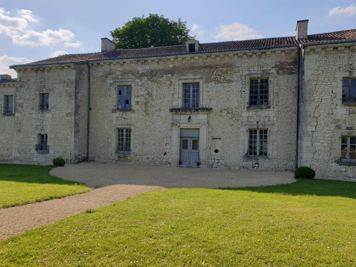 Domaine De Bourgville Monts-sur-Guesnes Экстерьер фото