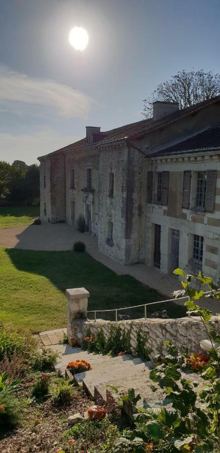 Domaine De Bourgville Monts-sur-Guesnes Экстерьер фото